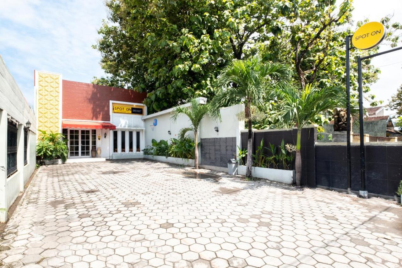 Spot On 2419 Rumah Nugraha Hotel Syariah Джокякарта Екстериор снимка