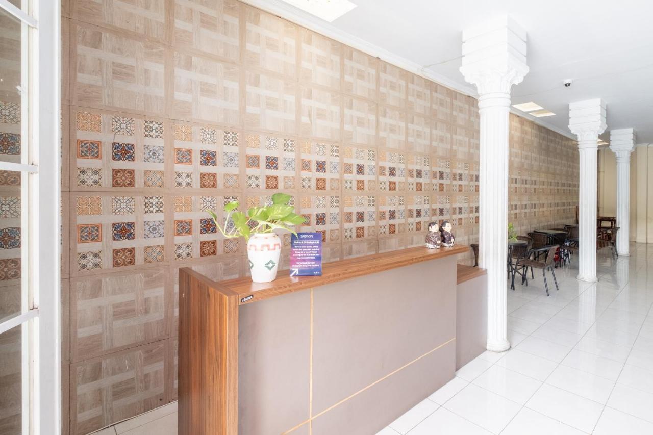 Spot On 2419 Rumah Nugraha Hotel Syariah Джокякарта Екстериор снимка